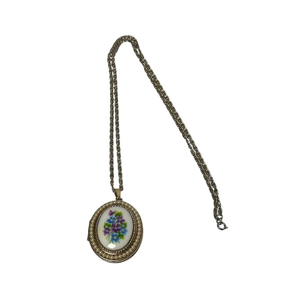 Vintage Avon Floral & Pearl Locket Necklace Cameo Violets Gold Tone Oval Pendant - Picture 2 of 6